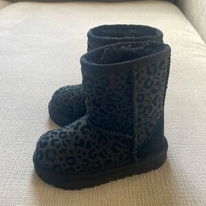 UGG boot toddler size 7. Never worn. Gorgeous black leopard sparkly boots.